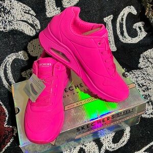 Skechers St., Los Angeles with air cooled memory foam